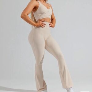 Buff Bunny Flare Leggings -Cream/Beige